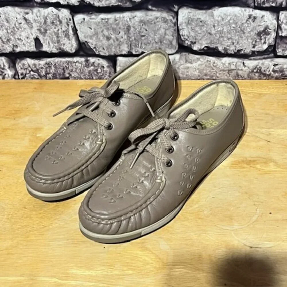 Soft Spots Beige Leather Upper Lace Up Shoes Size 7